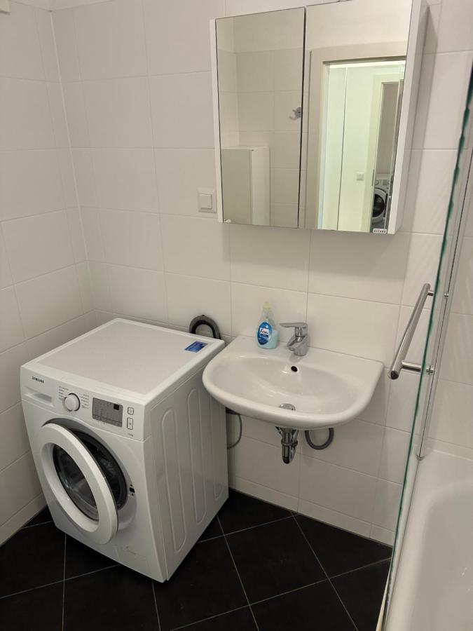 Hauptbahnhof Ferienwohnung Am Park Vienna Luaran gambar